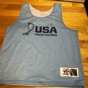 Women’s Small/Medium Field Hockey Reversible Pinney